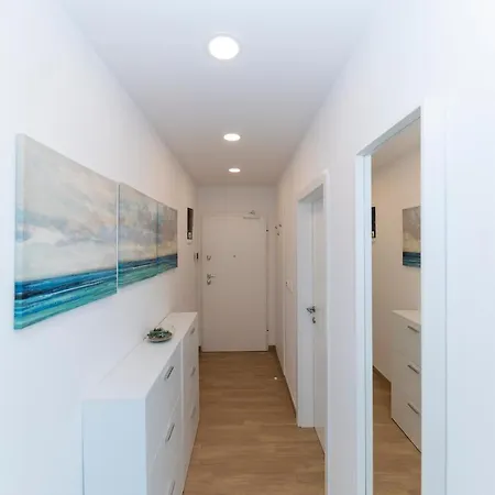 アパート Momenta Maris