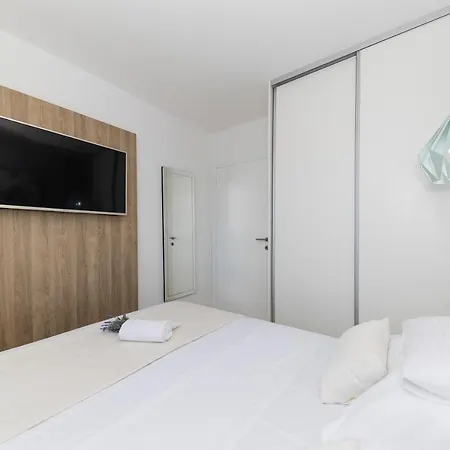 アパート Momenta Maris